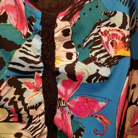 3/$20 ASYMMETRIC BUTTERFLY &FLORAL FLOWY TOP SZ L - Picture 3 of 5
